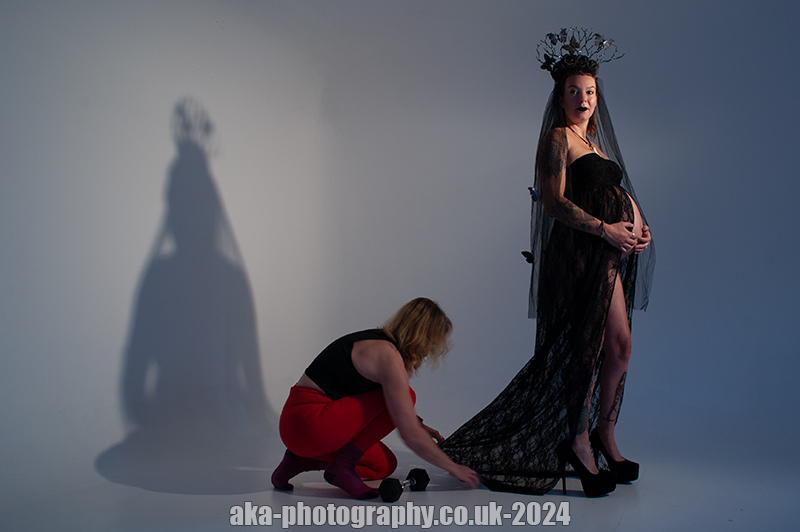 Gothic fashion pregnancy photo
